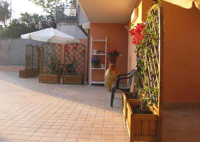 B&B: A Due Passi Dal Mare B&B